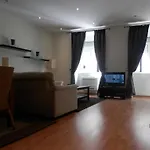 Cozy In Center Apartment *